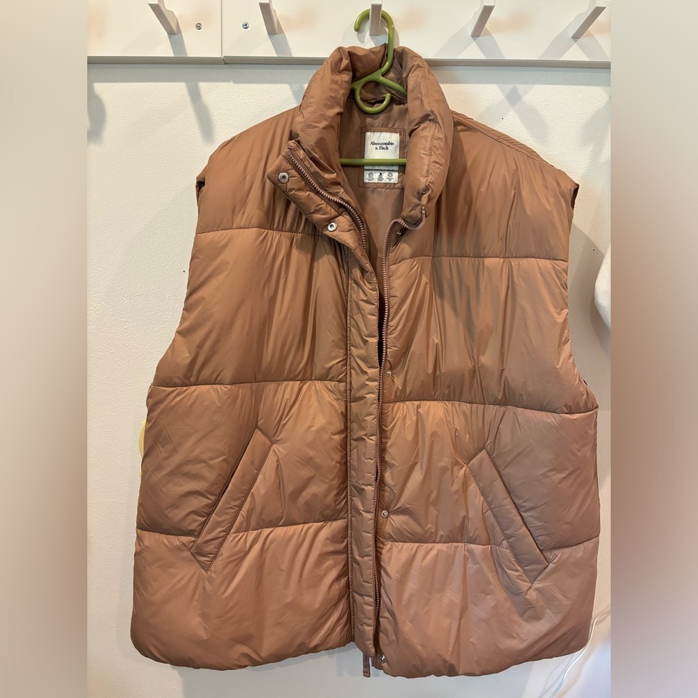 A&F Oversized Puffer Vest